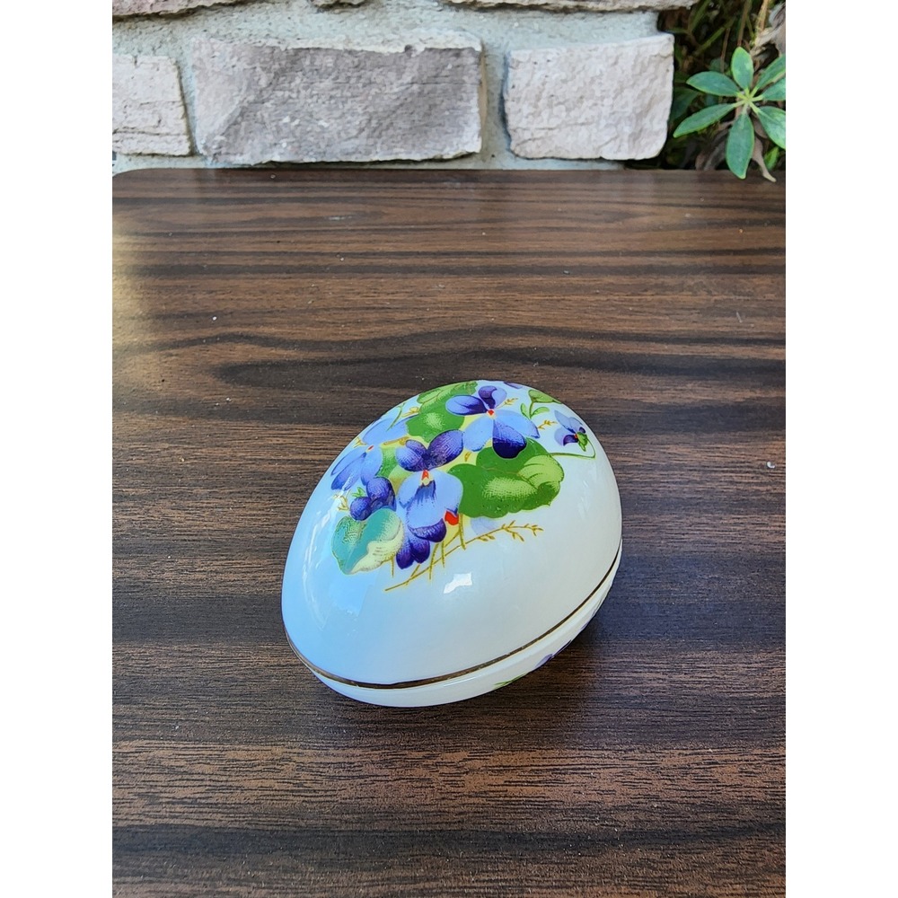 Danbury Mint 1980 Limited Edition Porcelain Egg Trinket Box Violets Japan